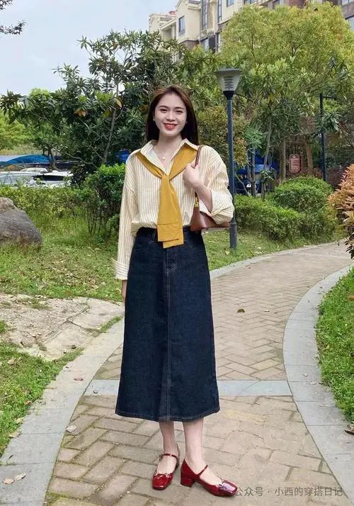 春天牛仔短裙怎么搭配