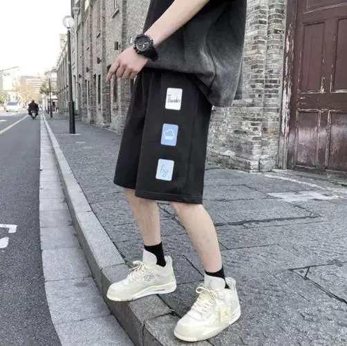 短运动裤怎么搭配