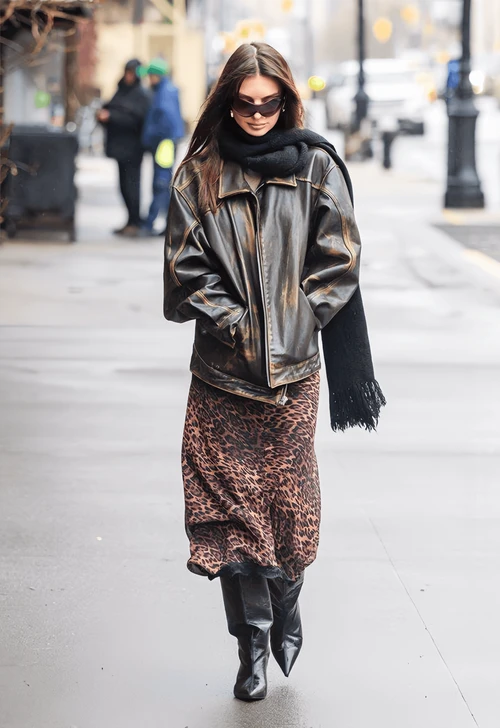 中靴子怎么搭配衣服