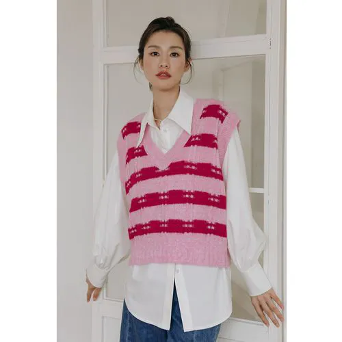 粉红色毛衣马甲怎么搭配