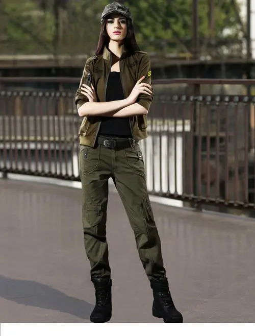 迷彩中长上衣怎么搭配