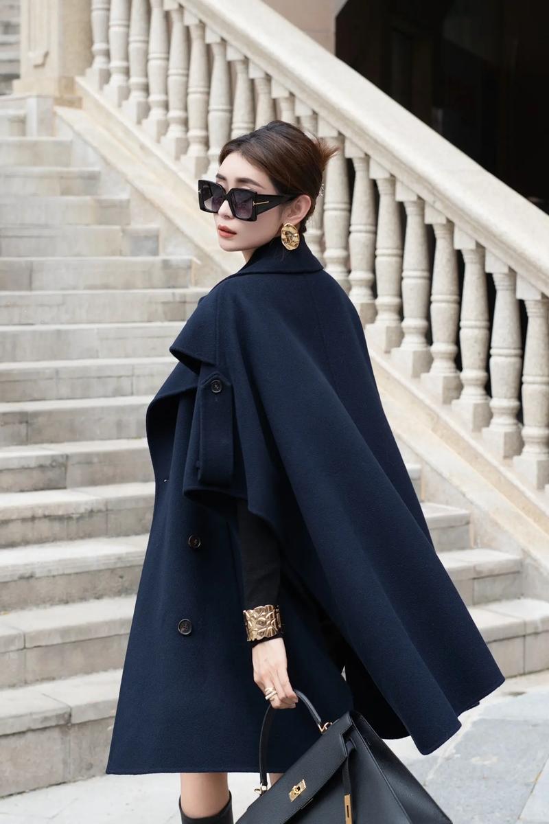 斗篷短款外套怎么搭配