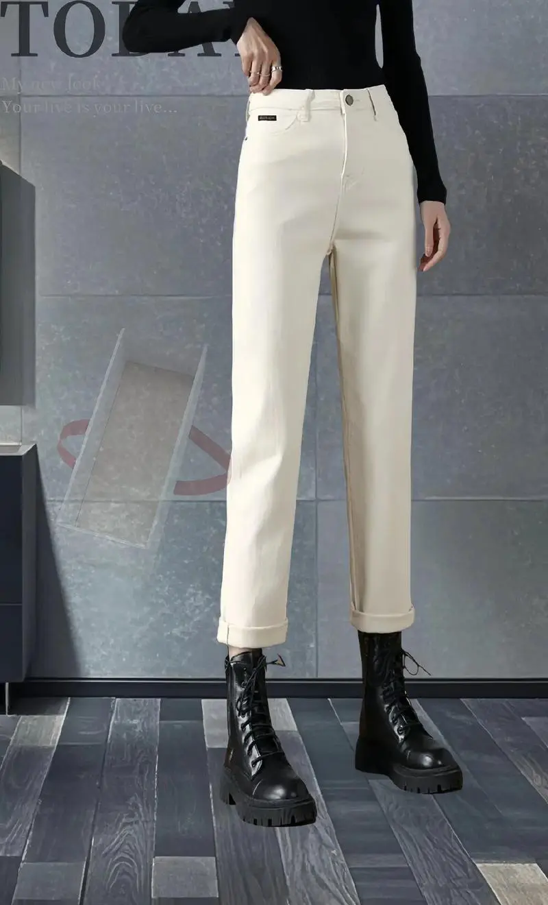 米白色衣服配什么裤子