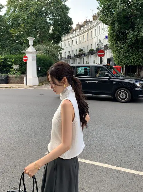 高领毛衣背心怎么搭配图