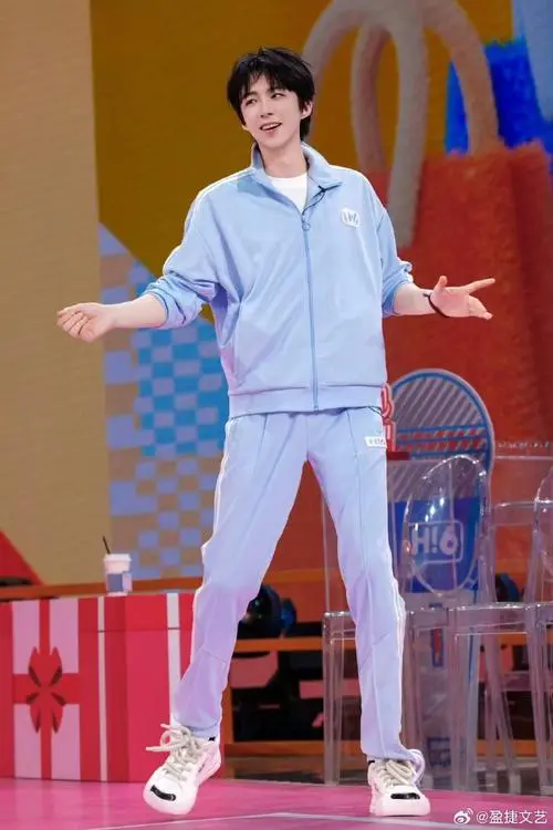 浅蓝鞋怎么搭配图片