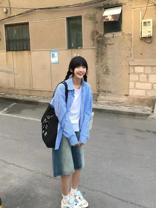 长款衬衫里边怎么搭配