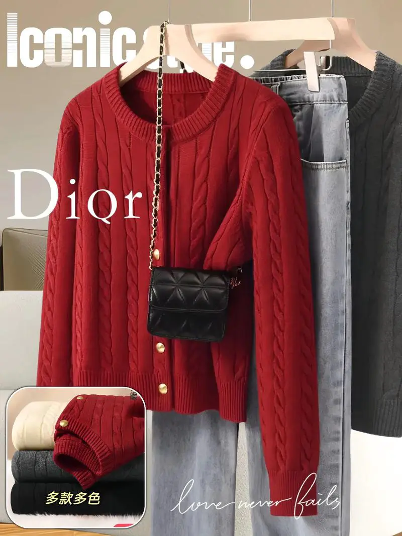 酒红色外套配什么裤子