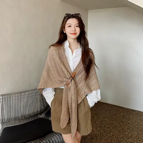 小款披肩外套怎么搭配