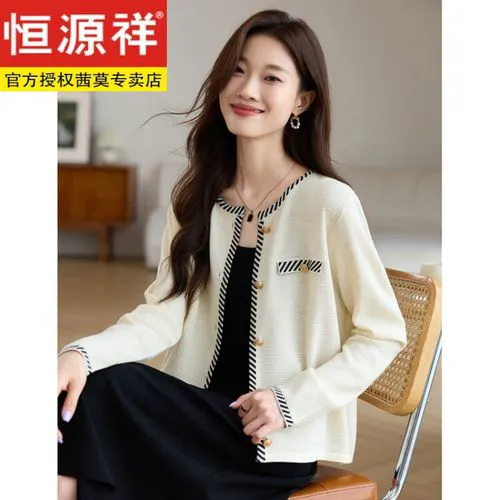 短款毛衣外套米色怎么搭配什么裤子好看图片欣赏