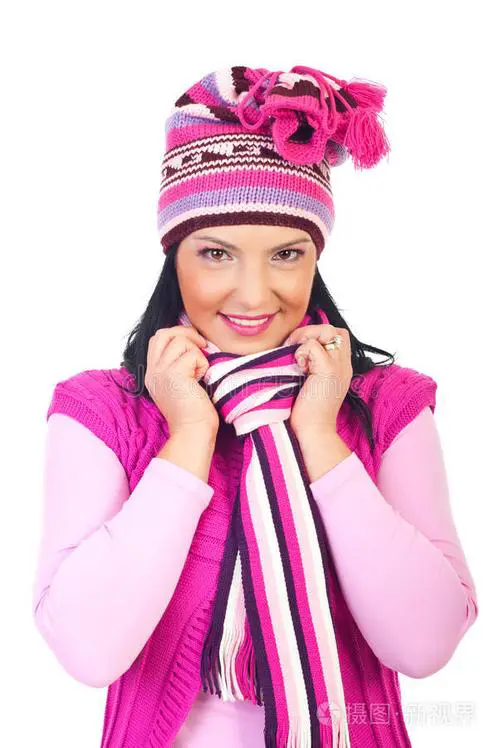 粉色连帽呢子衣怎么搭配什么围巾