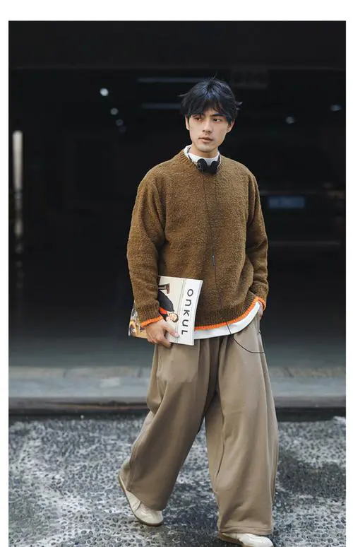 男款套头毛衣怎么搭配