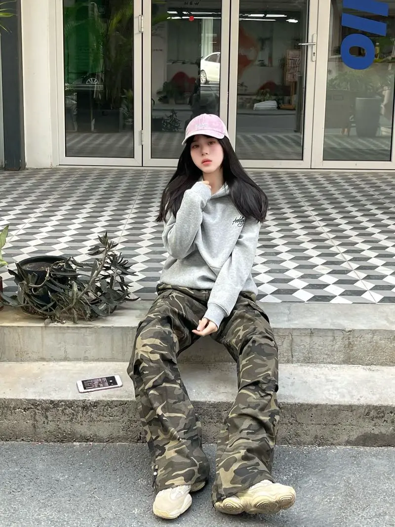 迷彩卫衣搭配什么裤子