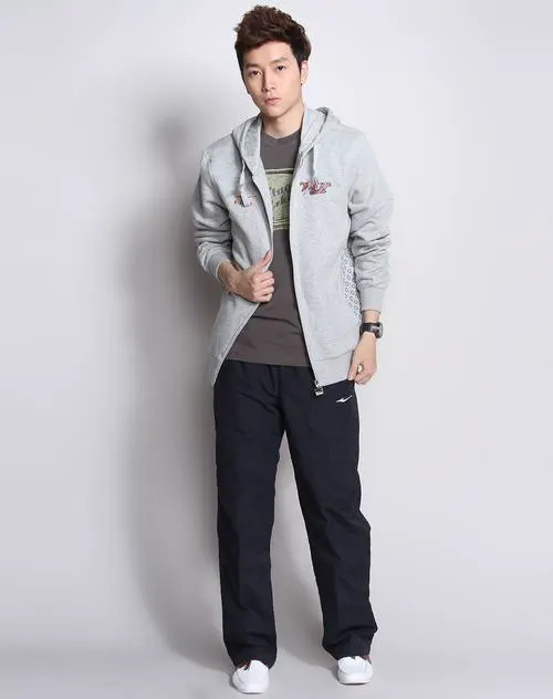 男士浅灰色开衫卫衣怎么搭配什么裤子好看吗