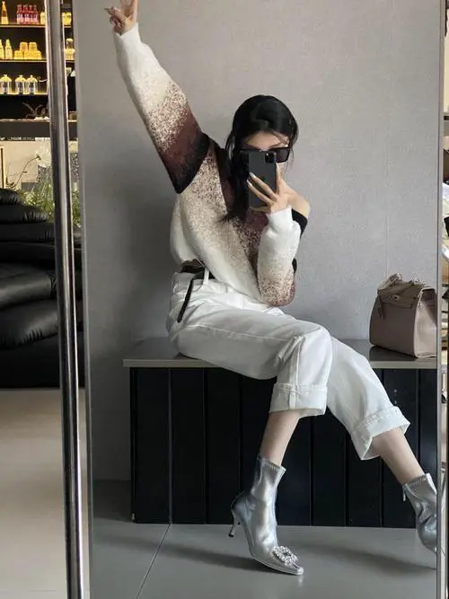 细高跟短靴怎么搭配衣服