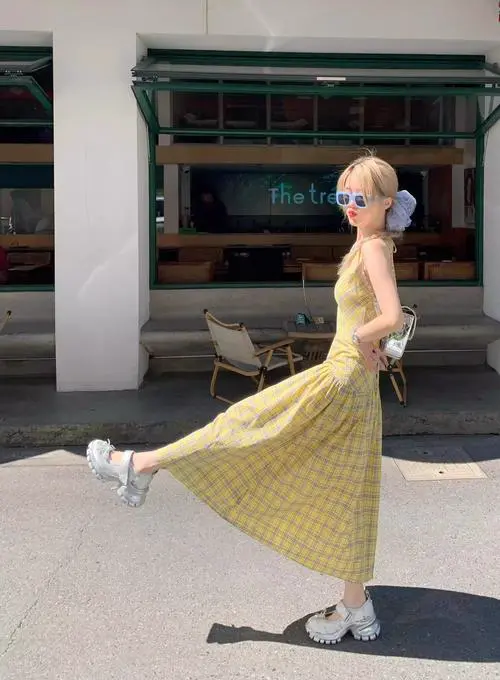 黑黄格子裙子怎么搭配什么围巾好看吗