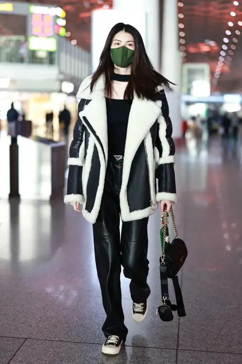 冬季纯皮裤怎么搭配衣服