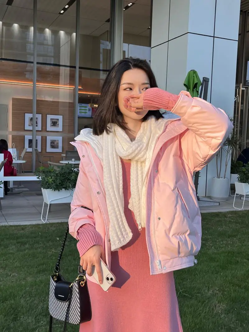 冬天粉色连衣裙怎么搭配