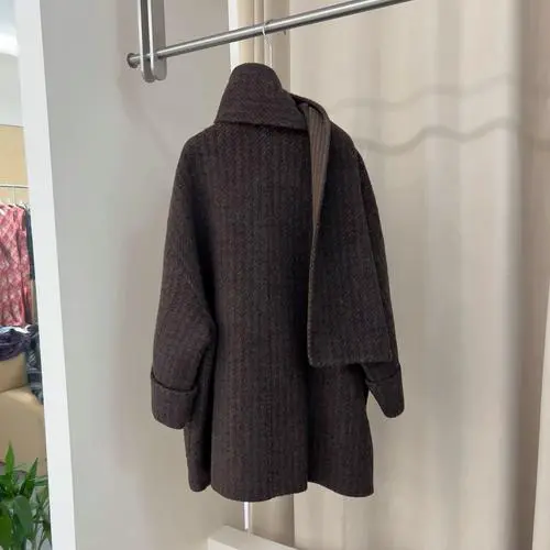 毛呢格子毛呢外套怎么搭配什么围巾