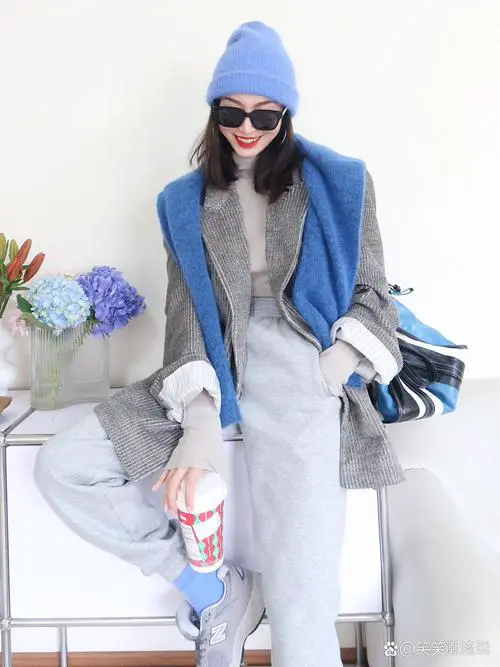 蓝灰大衣怎么搭配