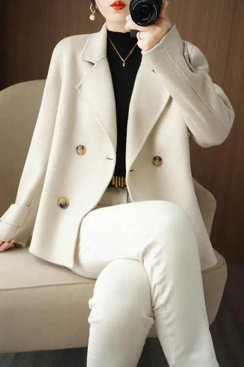 女款呢子小外套怎么搭配