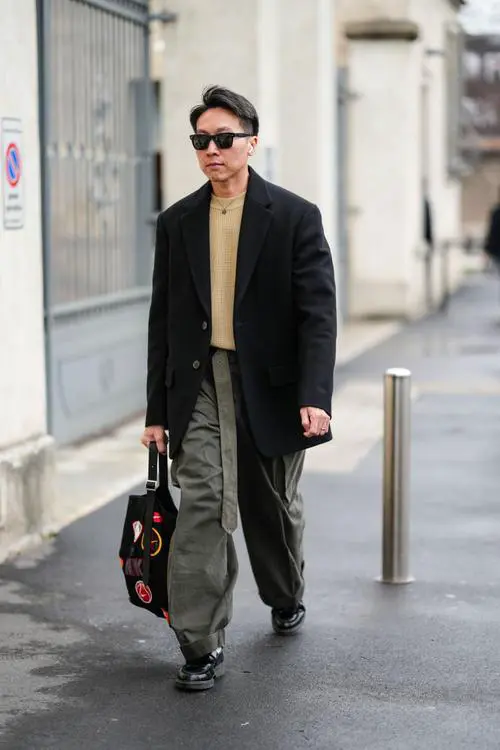 男士皮靴配什么裤子