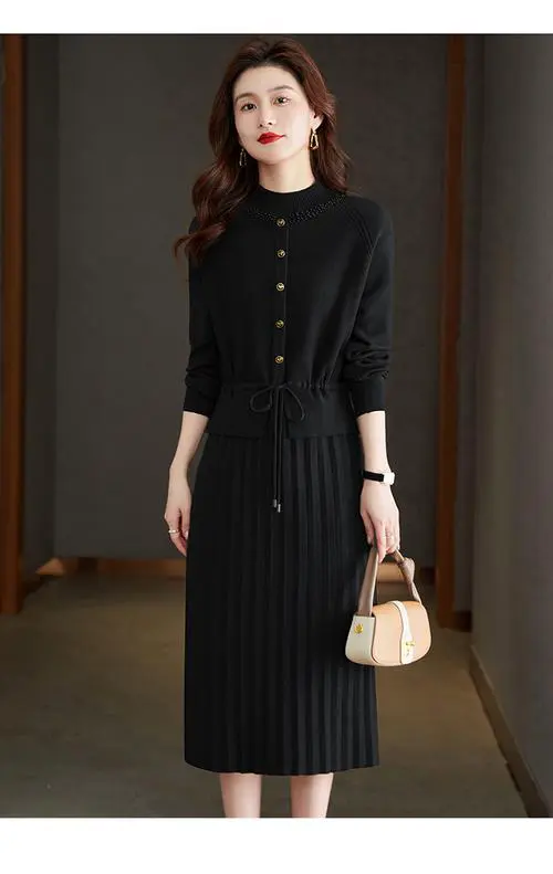 秋冬长款羊毛连衣裙怎么搭配