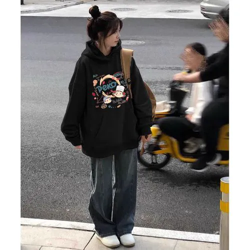 长款黑色卫衣怎么搭配