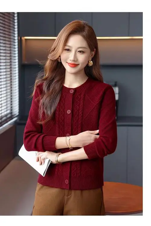 红针织外套怎么搭配