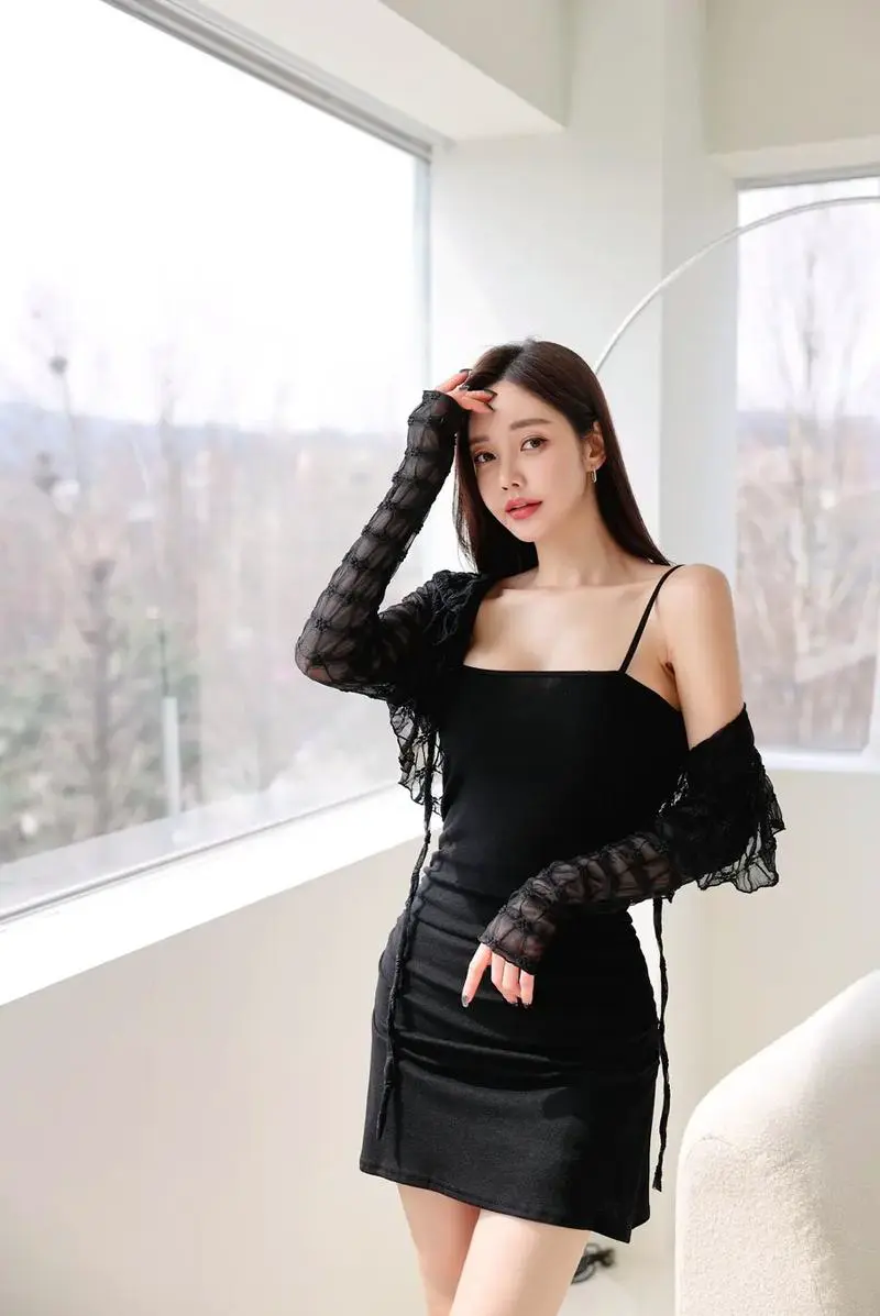 外穿蕾丝吊带连衣裙怎么搭配