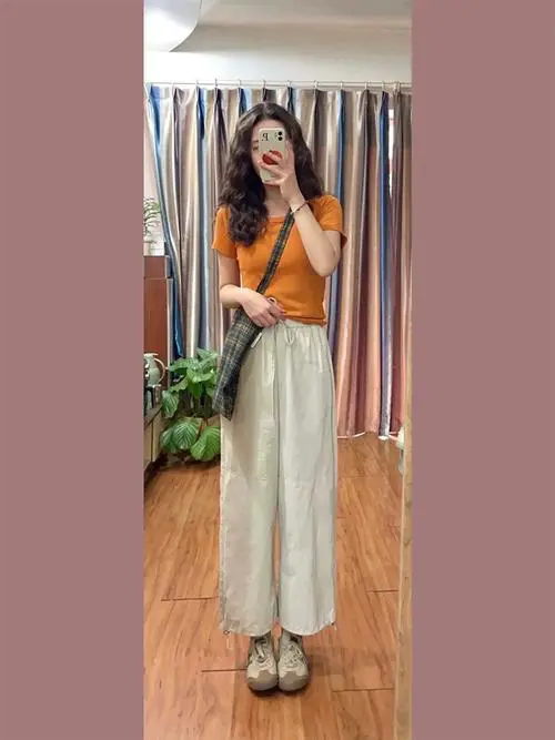 夏季橘色上衣怎么搭配