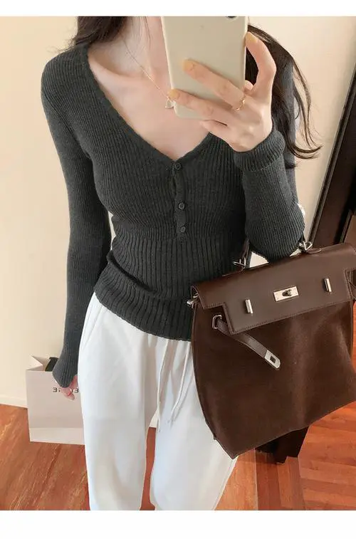 领口大低怎么搭配图片