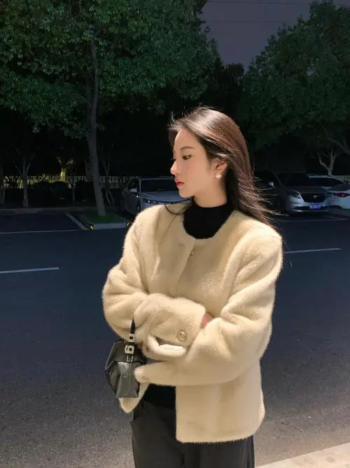 穿貂皮短款上衣怎么搭配图片