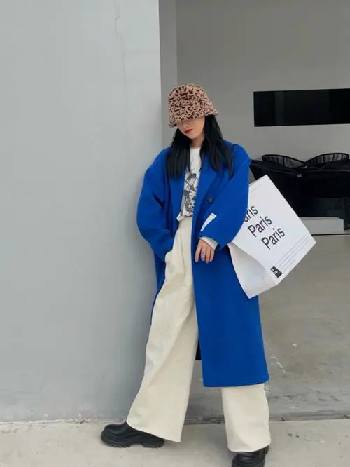 雾兰色大衣怎么搭配