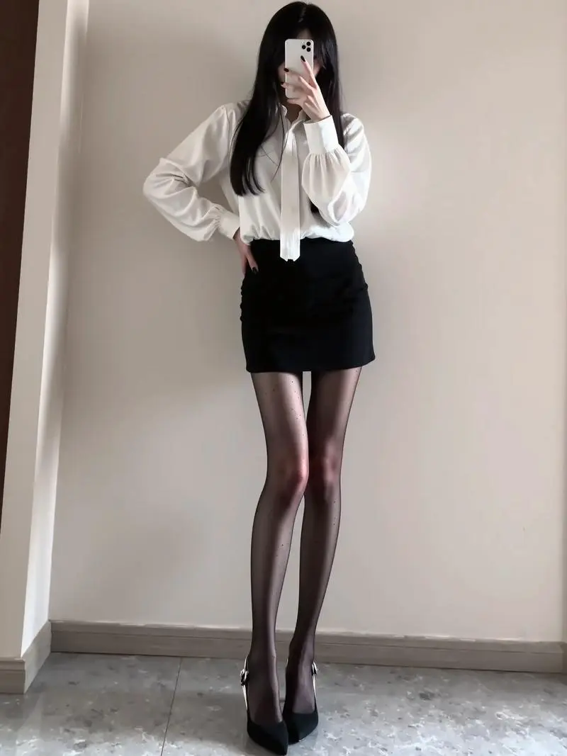 黑长丝袜怎么搭配衣服