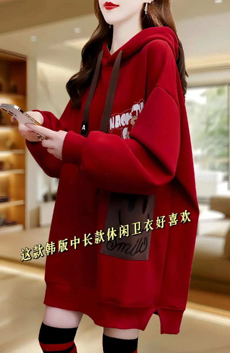 中长红色卫衣怎么搭配图片