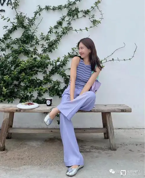 脸黑穿什么颜色显白