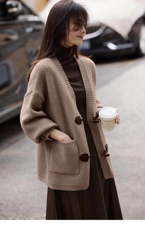 无领针织外套怎么搭配