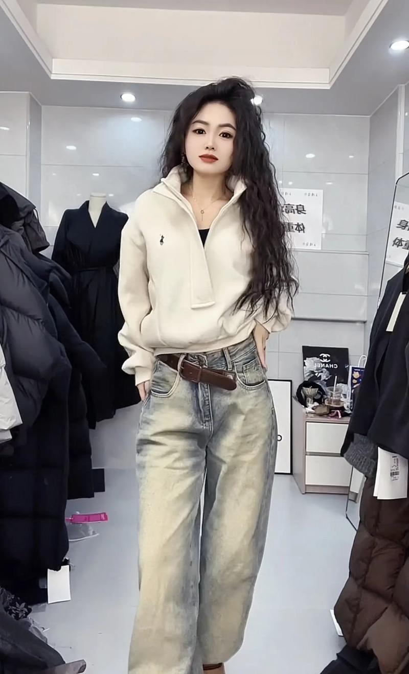 卫衣要怎么搭配衣服好看图片