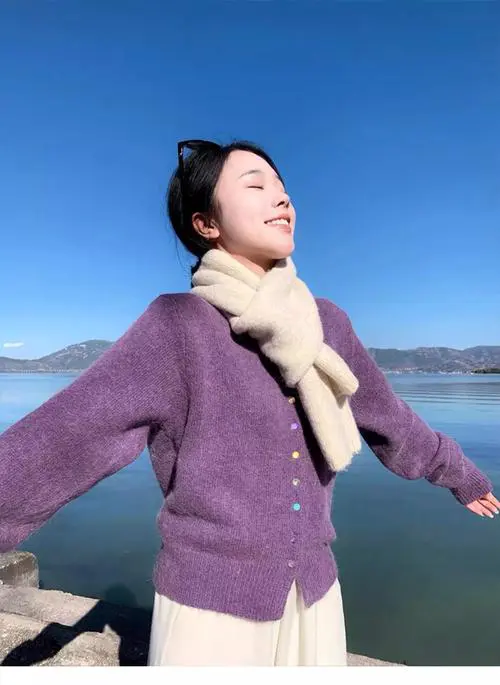 紫色高领毛衣怎么搭配外套