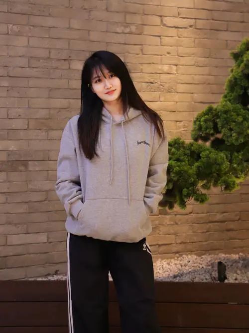 卫衣搭配什么鞋子好看