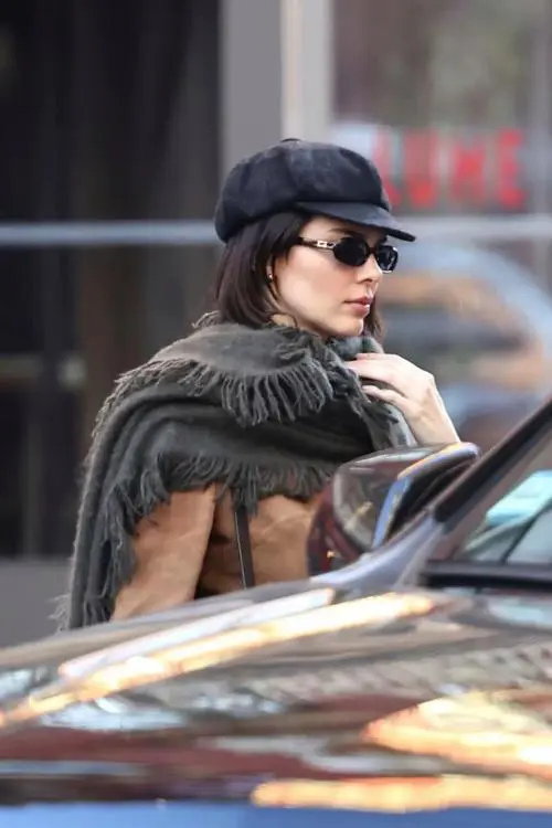 卡其色衣服怎么搭配什么围巾