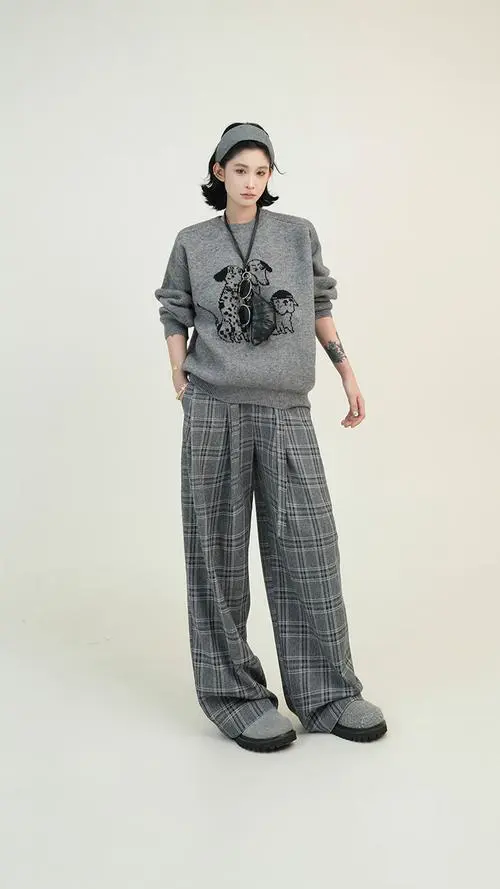 浅灰色长毛衣怎么搭配图片