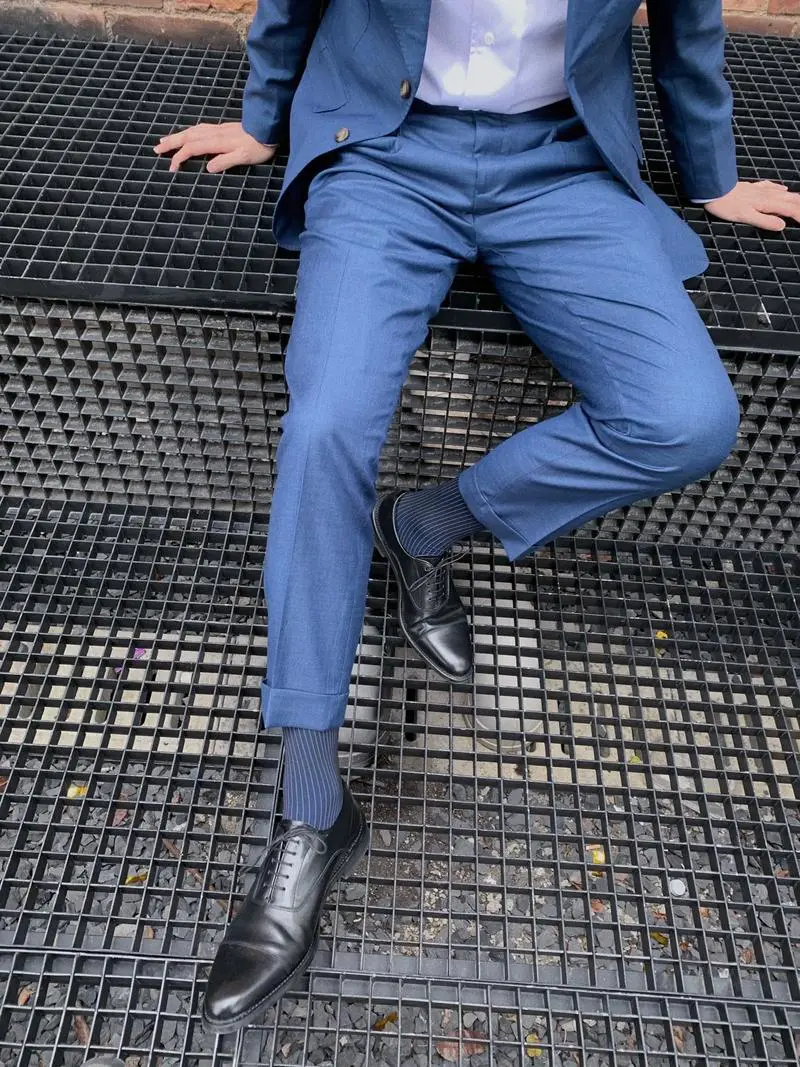 蓝色皮鞋怎么搭配衣服好看吗