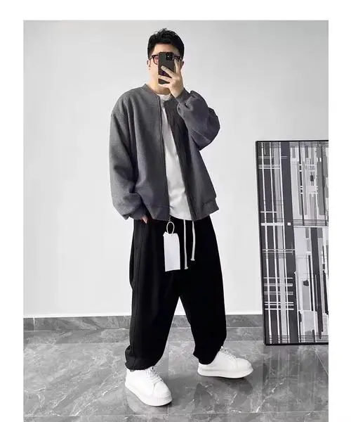 男运动针织外套怎么搭配什么裤子好看图片欣赏