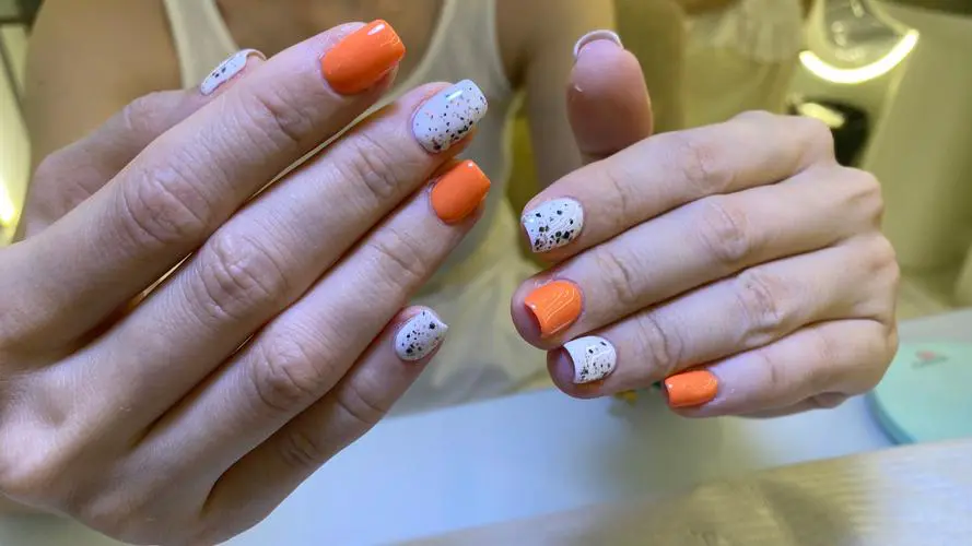 橘色美甲怎么搭配图片欣赏