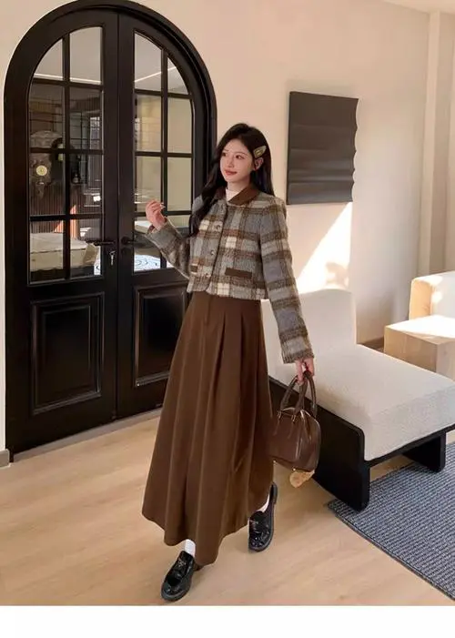 姜色毛呢裙子怎么搭配外套好看