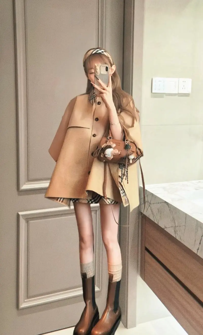 斗篷秋冬怎么搭配鞋子