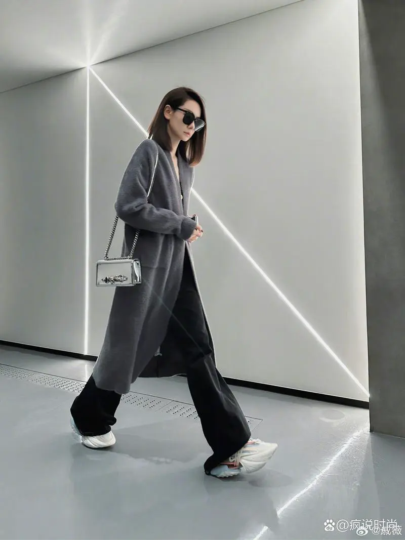 深灰色大衣长外套怎么搭配图片女