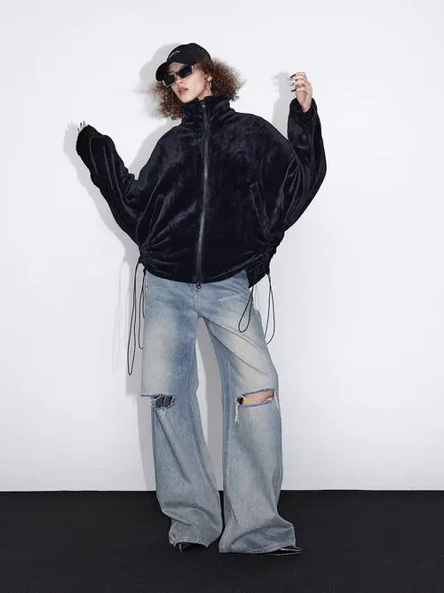 丝绒卫衣怎么搭配图片