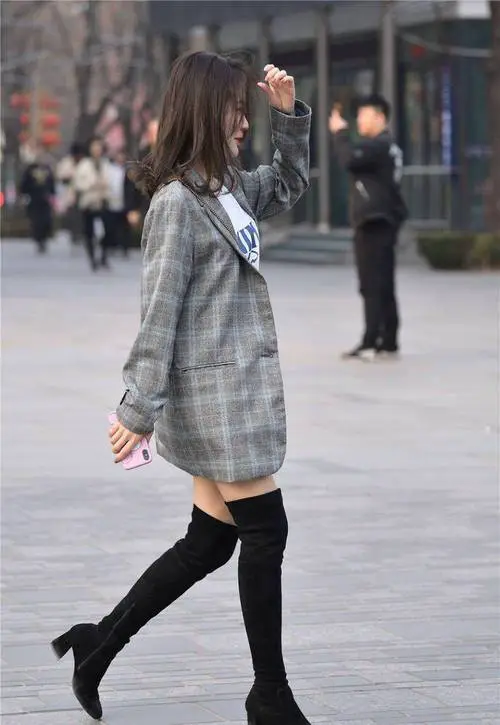 过膝长靴怎么搭配显瘦